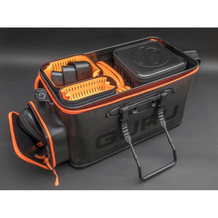 Тері жамылған жалаңаш қыздар